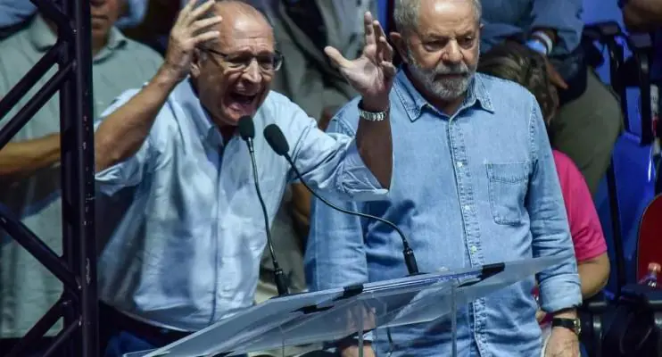 Alckmin diz que Lula é 'maior líder popular do Brasil' em evento sindical