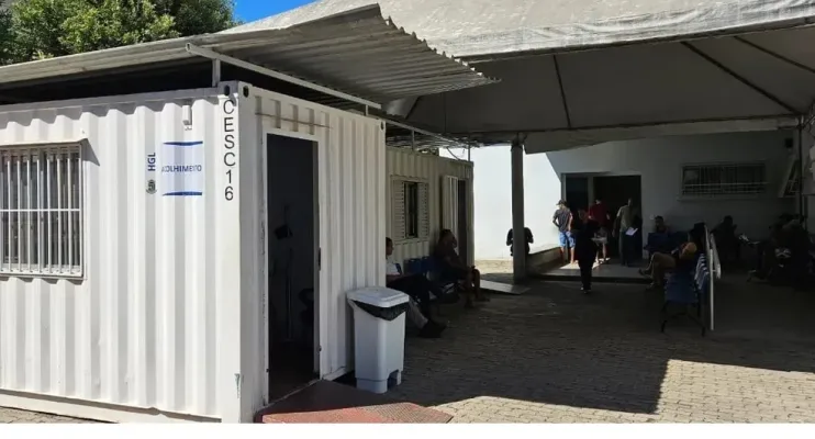 Além de salas de aulas, pacientes estão sendo atendidos em contêineres em Linhares no Norte do Espírito Santo