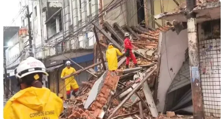 Alerta máximo, sirenes e desabamentos: chuva em Salvador é 3x o esperado no mês