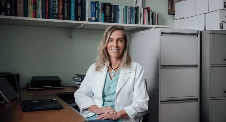 Ales concede maior honraria do Parlamento capixaba a cientista Tatiana Sampaio