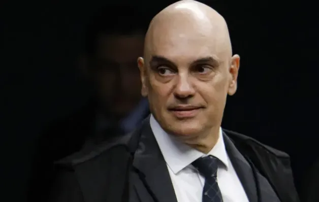 Alexandre de Moraes autoriza Bolsonaro a receber familiares no Dia dos Pais