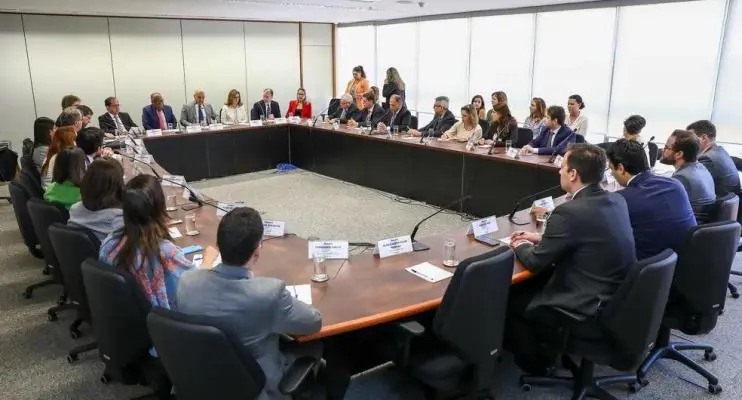 Alexandre de Moraes se reúne com plataformas digitais para discutir combate às fake news nas eleições