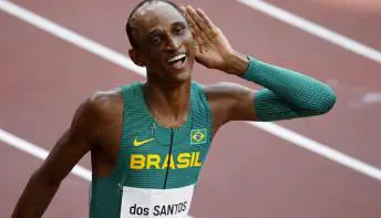 Alison dos Santos vence prova dos 400 m com barreiras na Noruega