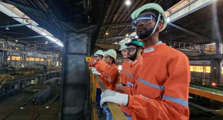 Alunos da Faculdade Pio XII fazem  visita técnica à Simec Cariacica