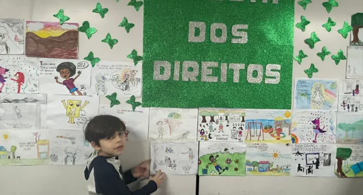 Alunos de escola pública de Vitória comemoram o Dia das Crianças com pintura de mural artístico