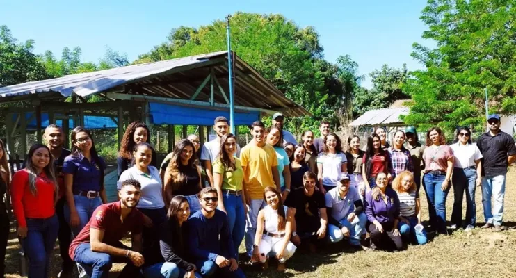 Alunos de Instituto Federal da Bahia visitam Fazenda Experimental do Incaper em Linhares