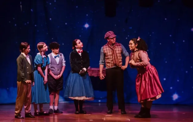 Alunos de teatro musical apresentam “Mary Poppins” em novo espaço cultural de Vitória