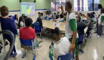 Alunos do Aureníria Pimentel vibram com vitória das meninas do Brasil na Copa do Mundo