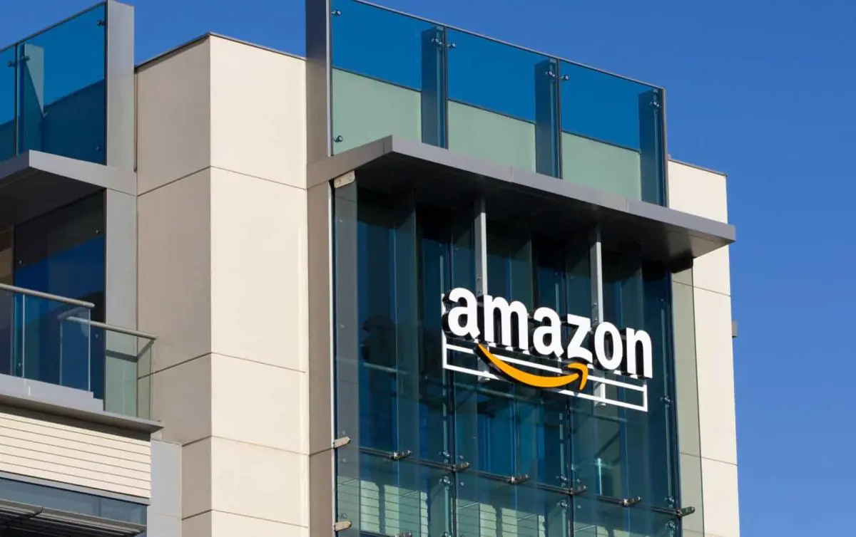 Amazon nos EUA adota modelo que dispensa contato com funcionários ...