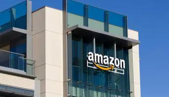 Amazon nos EUA adota modelo que dispensa contato com funcionários