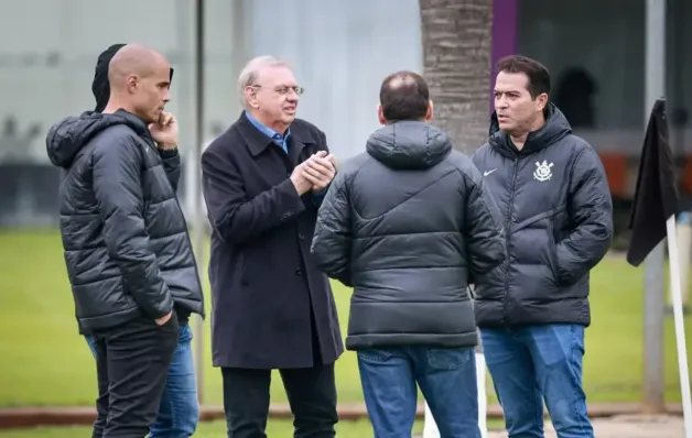 Amistoso, lesões e renovação com Memphis: o plano do Corinthians pós-Copa
