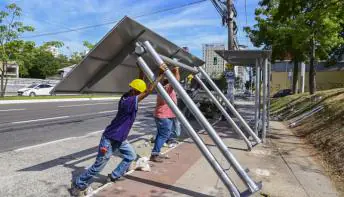 Vitória segue com a instalação dos novos abrigos de ônibus