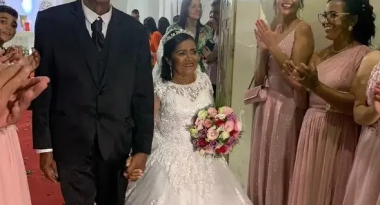 Aos 78 anos, baiana realiza sonho da adolescência e se casa na igreja