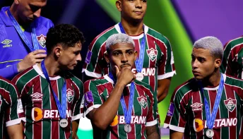 Apesar da goleada na final, Fluminense retorna do Mundial com apoio da torcida e moral elevado