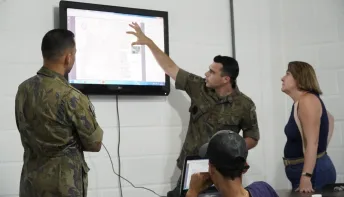 Apoio logístico do município para a equipe de aeronáutica em inspeção periódica o  aeroporto de São Mateus 