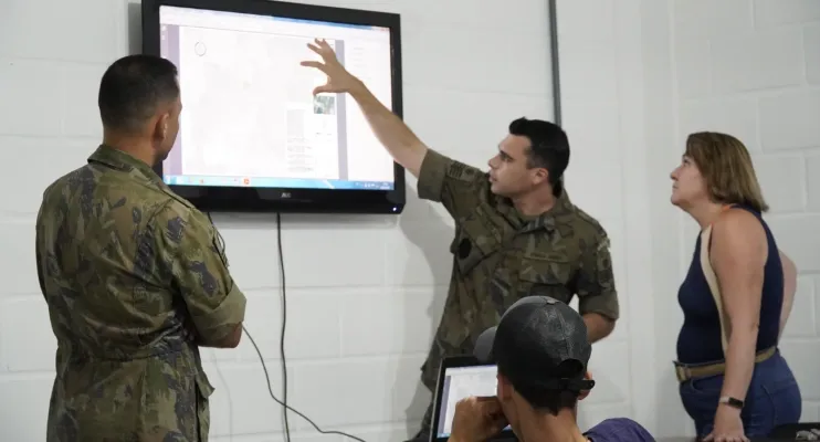 Apoio logístico do município para a equipe de aeronáutica em inspeção periódica o  aeroporto de São Mateus 