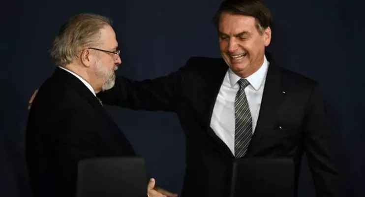 Após 3 dias de silêncio, Aras usa vídeo já gravado em defesa da eleição