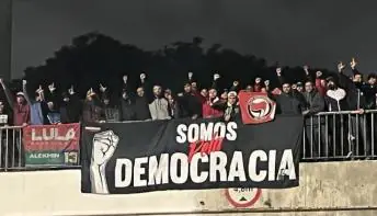 Após chegada de corintianos, bolsonaristas fogem e liberam trecho da Marginal Tietê
