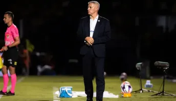 Após goleada, Crespo evita política no São Paulo, mas admite cenário “muito difícil”