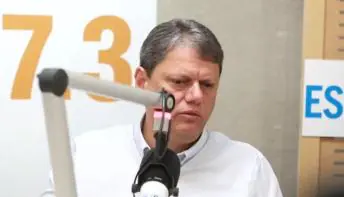 Após mandar 'abraço carinhoso', Tarcísio diz que Jefferson tem que 'pagar como criminoso'