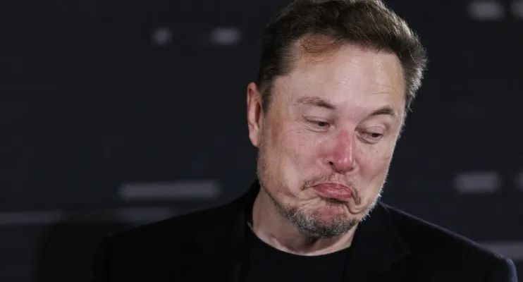 Após multa, Elon Musk manda recado a Moraes