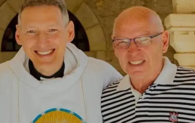 Após pedir orações, Padre Marcelo Rossi lamenta morte do pai: 'Até mais. Na eternidade'