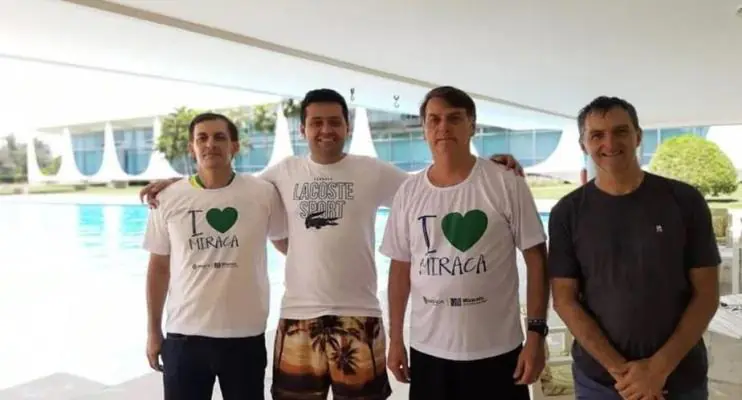 Após visita de irmão do presidente, Caixa aprova R$ 29,6 milhões para obras em cidade da família Bolsonaro