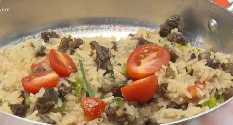 Aprenda a fazer arroz caldoso com rabada desfiada