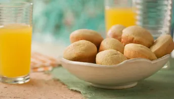 Aprenda receita diferente de Pão de Queijo com farofa de cream cracker