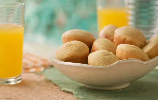 Aprenda receita diferente de Pão de Queijo com farofa de cream cracker