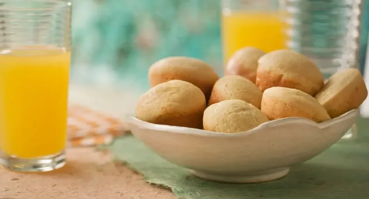 Aprenda receita diferente de Pão de Queijo com farofa de cream cracker