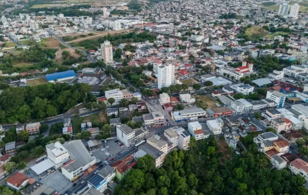 Aracruz lidera geração de empregos no Espírito Santo em 2026