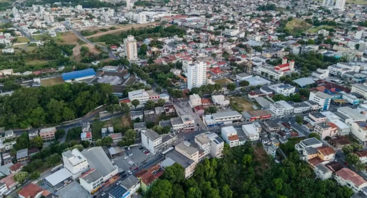 Aracruz lidera geração de empregos no Espírito Santo em 2026