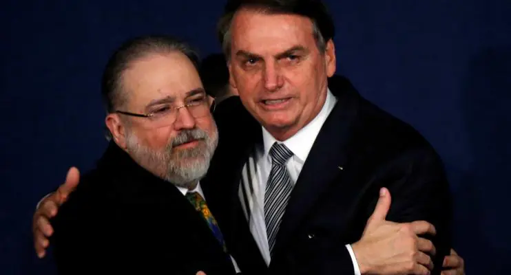 Aras e Lira permanecem em silêncio 48 horas após fala golpista de Bolsonaro