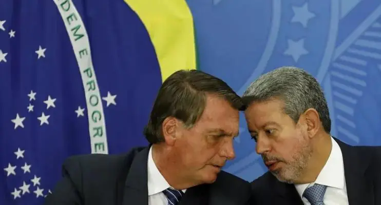 Arthur Lira concede aposentadoria de R$ 30 mil a Bolsonaro