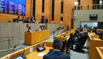 Aprovado reajuste para governador e deputados no Espírito Santo.