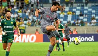 Ataque volta a decepcionar, mas Fluminense vence com gol