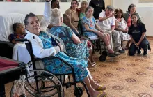 Atividades teatrais estimulam criatividade e socialização de idosos em Vitória