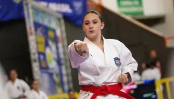 Atleta de Linhares conquista duas medalhas e garante vaga na final do Brasileiro de Karatê