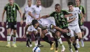 Atlético-MG supera o América no clássico e fica perto das oitavas da Libertadores