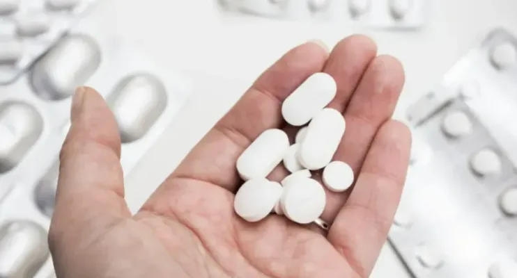 Automedicação com ibuprofeno e paracetamol: um hábito que exige cautela