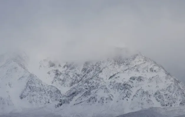 Avalanche deixa dez esquiadores desaparecidos na Califórnia