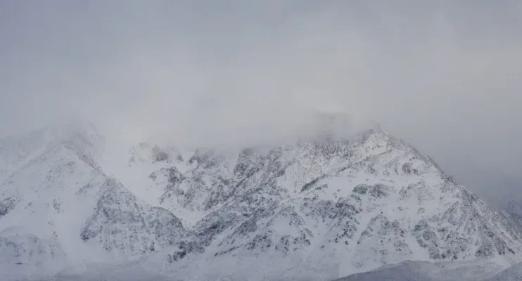 Avalanche deixa dez esquiadores desaparecidos na Califórnia