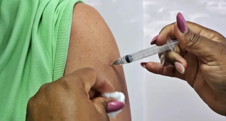 Bahia amplia público-alvo para vacinação contra a Dengue