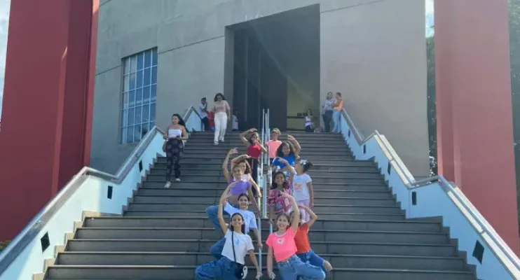 Bailarinas mirins de Jaguaré se apresentam pela primeira vez em evento estadual de dança