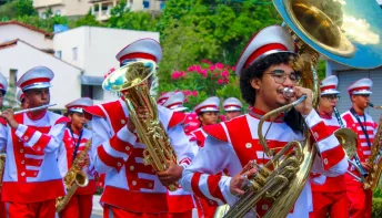 Bammuja participa de desfile pelos 35 anos de São Domingos do Norte