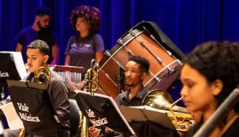 Banda Sinfônica Vale Música apresenta concerto gratuito no Teatro Glória