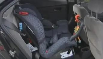 Bandidos roubam carro e atiram 'bebê conforto' com criança dentro em ciclovia