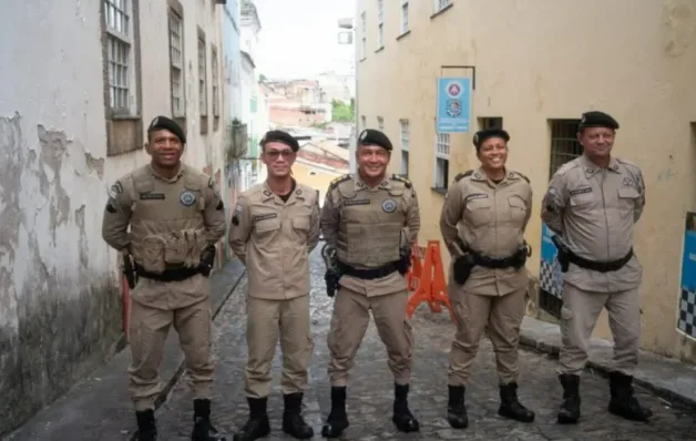 Batalhão de Policiamento Turístico reforça atendimento bilíngue para visitantes na Bahia