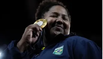 Beatriz Souza vence israelense e conquista medalha de ouro no judô